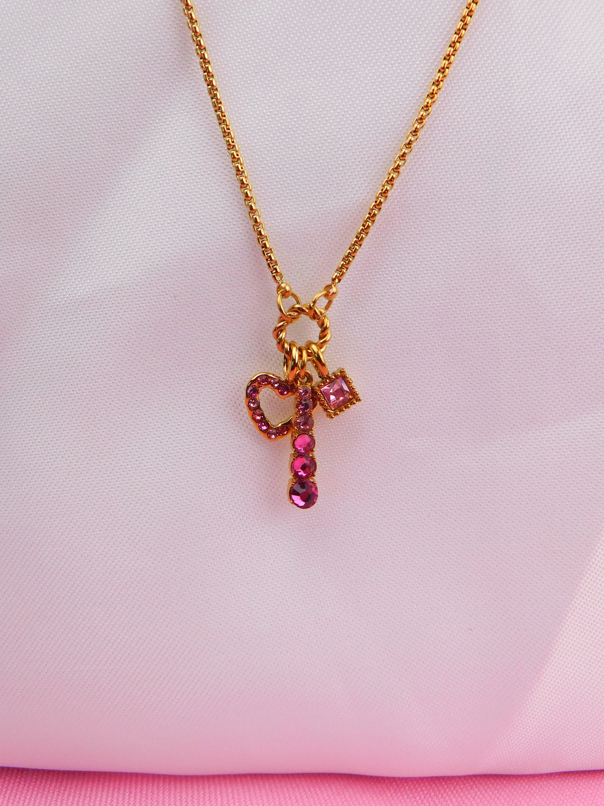 Collar Trilogía Rosa
