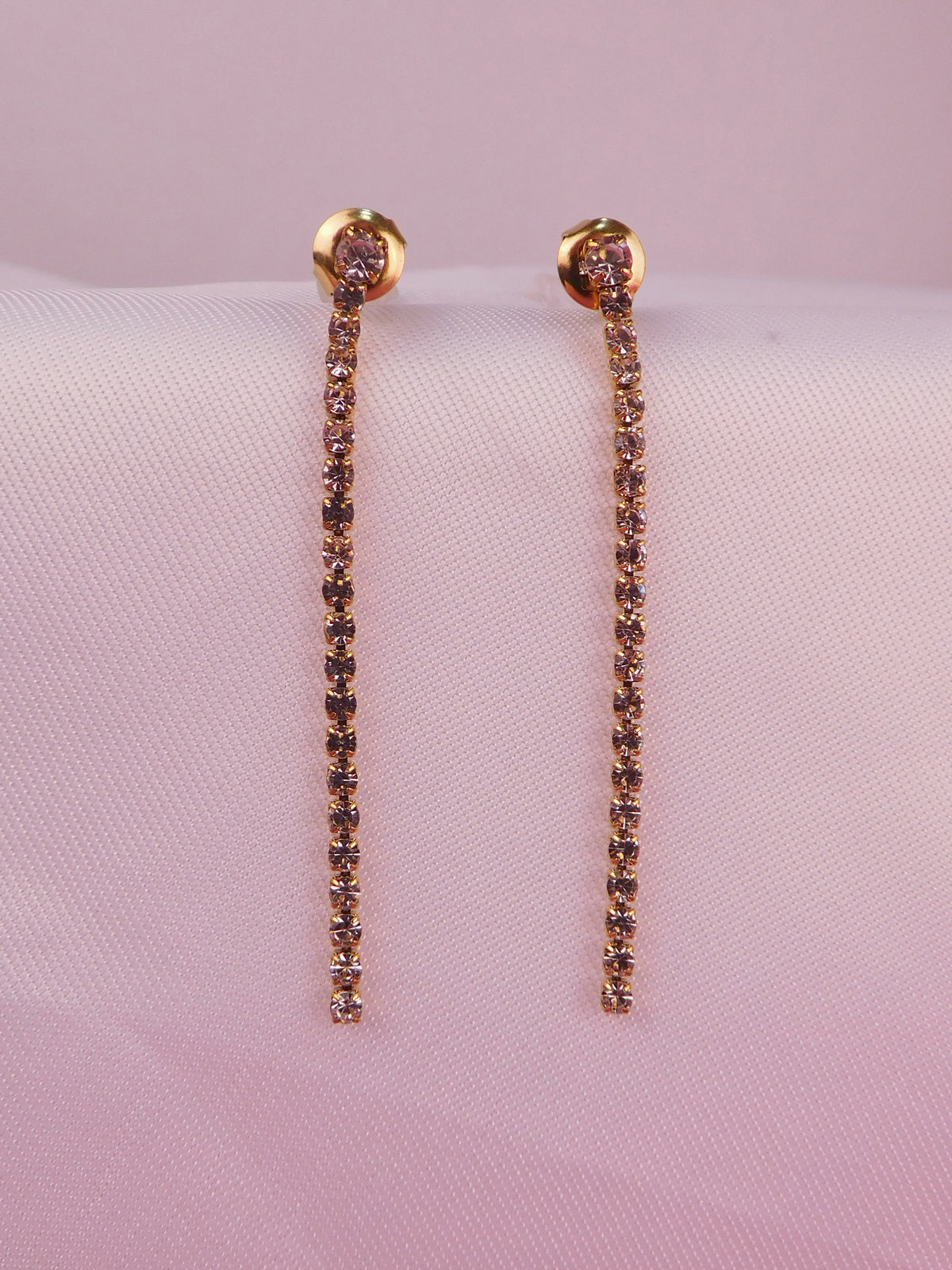 Aretes Hilo de Luz Dorado
