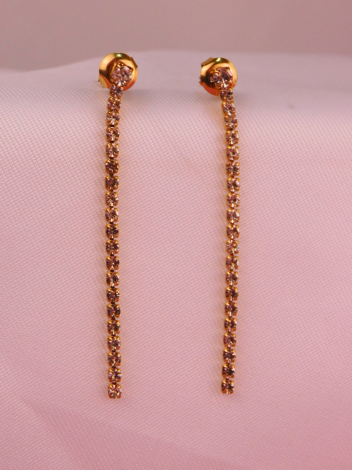 Aretes Hilo de Luz Dorado