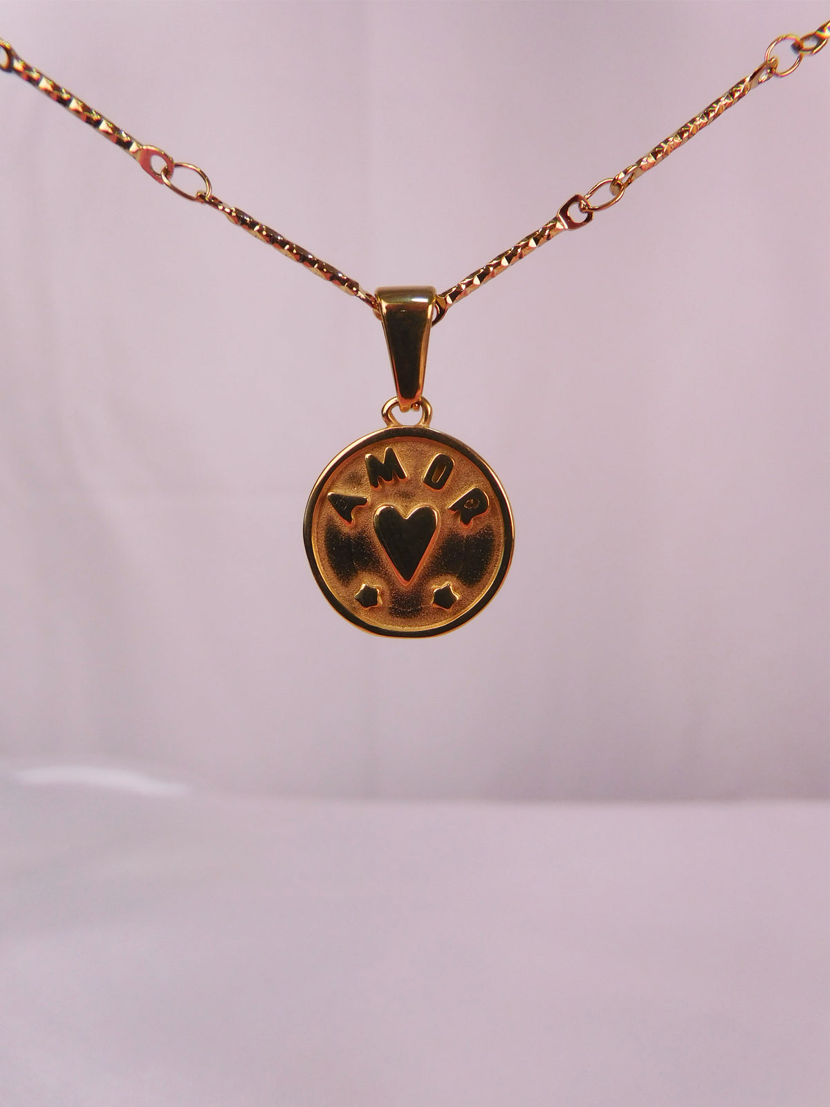 Collar Medalla Amor Dorado